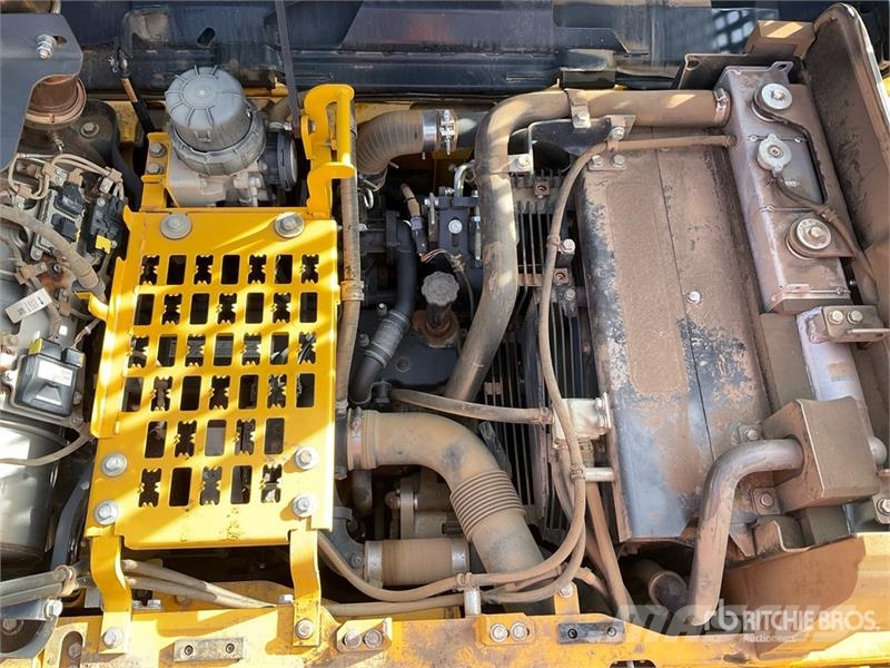 Komatsu PC210LC-11E0 Tracked Excavator Crawler excavators