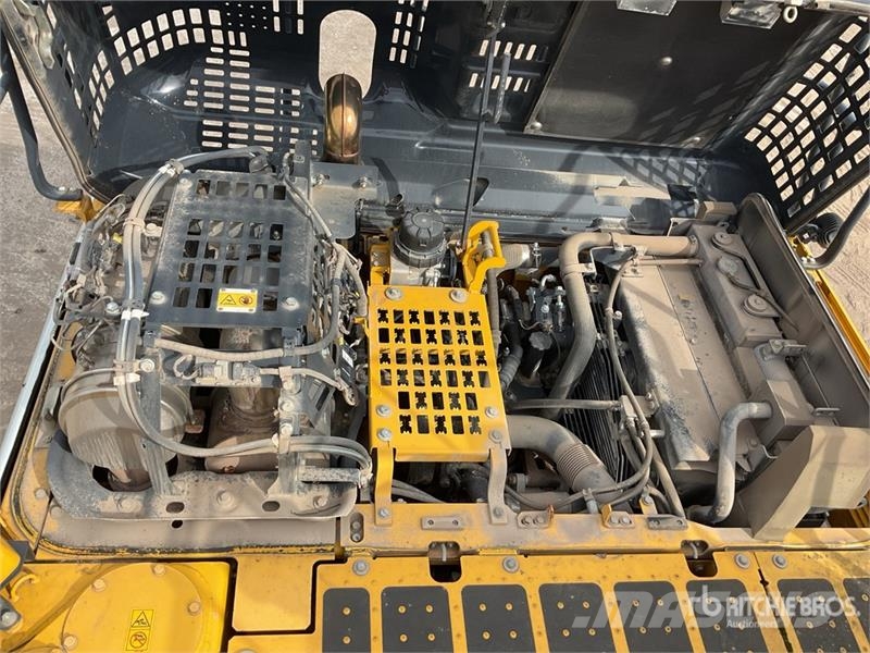 Komatsu PC210LC-11E0 Tracked Excavator Crawler excavators