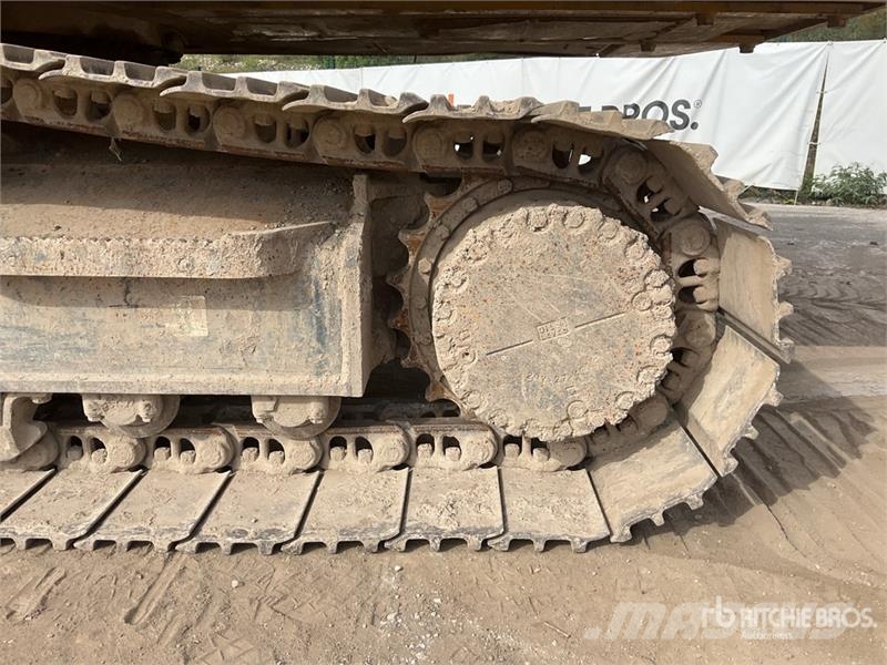Komatsu PC210LC-11E0 Tracked Excavator Crawler excavators