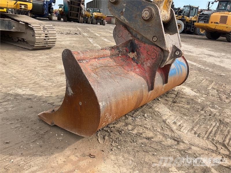Komatsu PC210LC-11E0 Tracked Excavator Crawler excavators