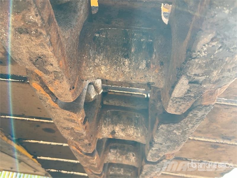 Komatsu PC210LC-11E0 Tracked Excavator Crawler excavators