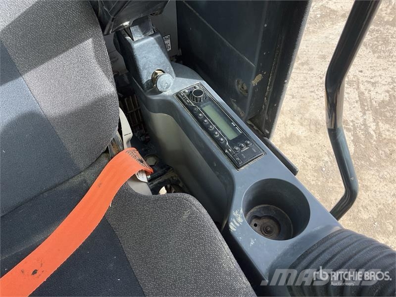Komatsu PC210LC-11E0 Tracked Excavator Crawler excavators