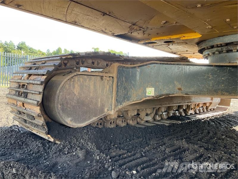 Komatsu PC210LC-11E0 Tracked Excavator Crawler excavators