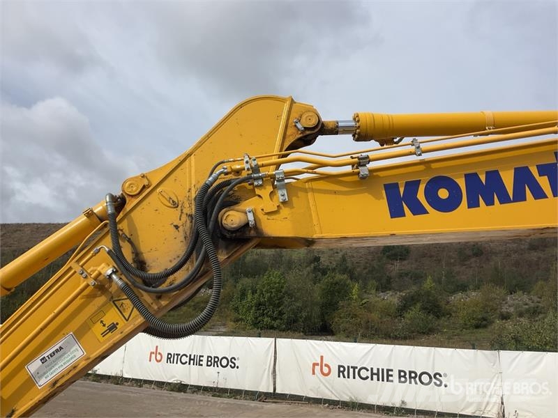 Komatsu PC210LC-11E0 Tracked Excavator Crawler excavators