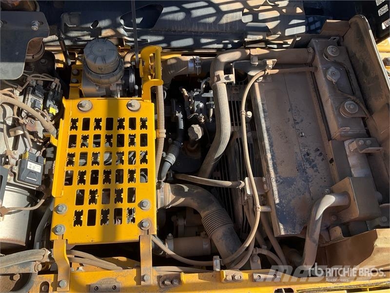 Komatsu PC210LC-11E0 Tracked Excavator Crawler excavators