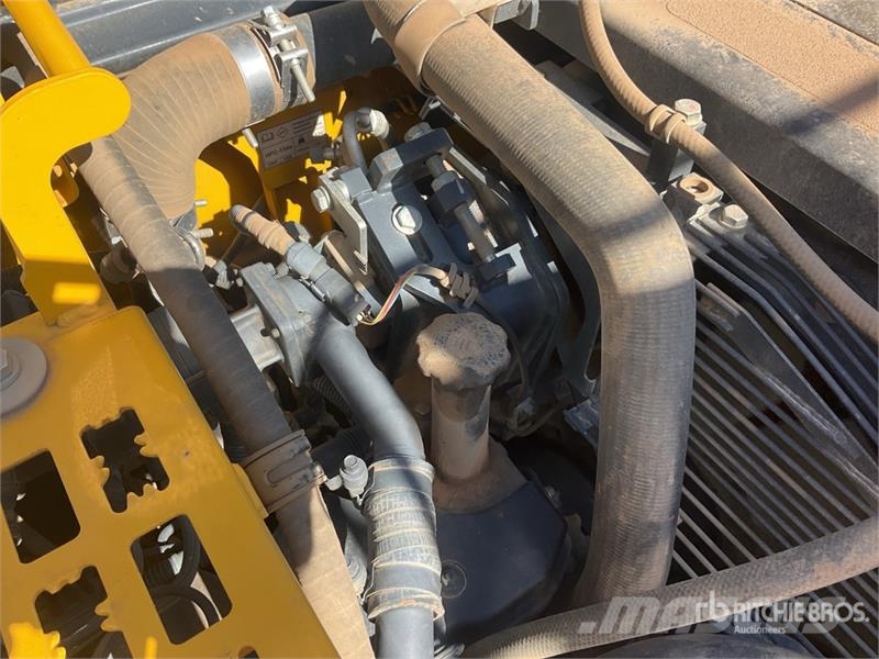 Komatsu PC210LC-11E0 Tracked Excavator Crawler excavators