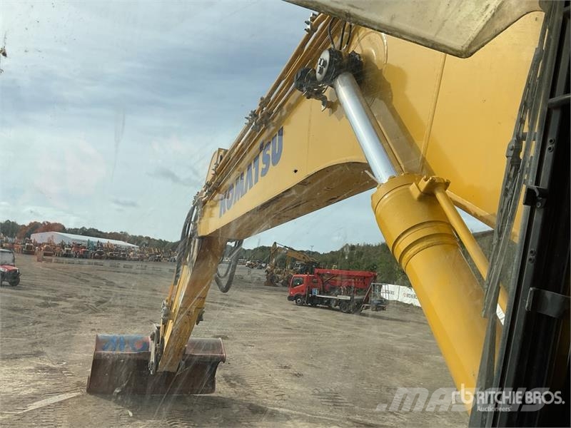 Komatsu PC210LC-11E0 Tracked Excavator Crawler excavators