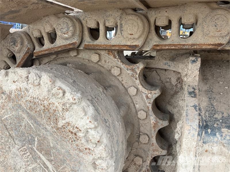 Komatsu PC210LC-11E0 Tracked Excavator Crawler excavators