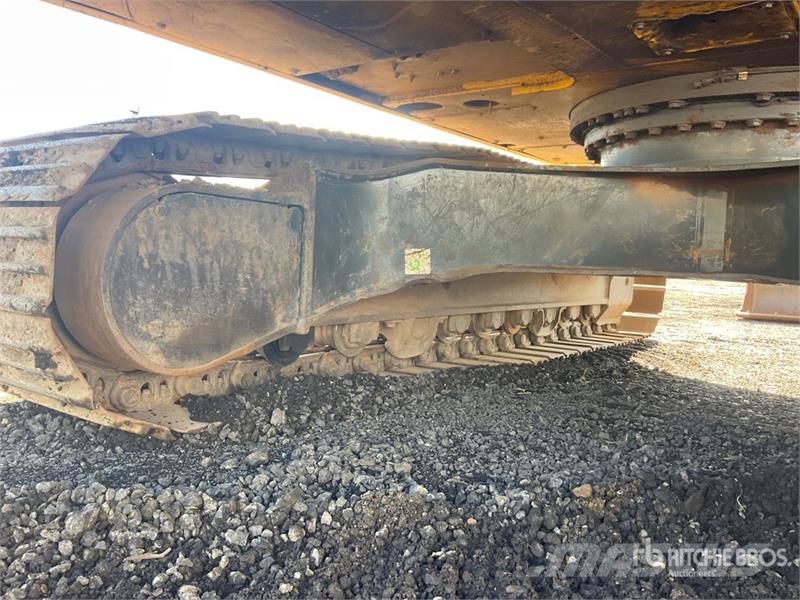 Komatsu PC210LC-11E0 Tracked Excavator Crawler excavators