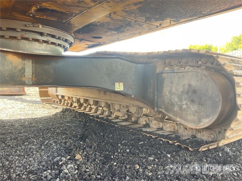 Komatsu PC210LC-11E0 Tracked Excavator Crawler excavators