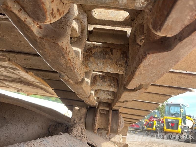 Komatsu PC210LC-11E0 Tracked Excavator Crawler excavators