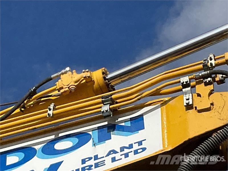 Komatsu PC210LC-11E0 Tracked Excavator Crawler excavators