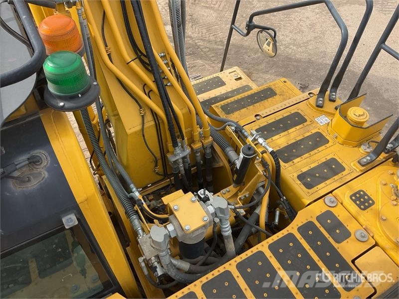 Komatsu PC210LC-11E0 Tracked Excavator Crawler excavators