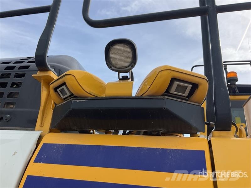 Komatsu PC210LC-11E0 Tracked Excavator Crawler excavators
