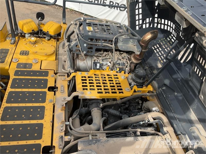 Komatsu PC210LC-11E0 Tracked Excavator Crawler excavators
