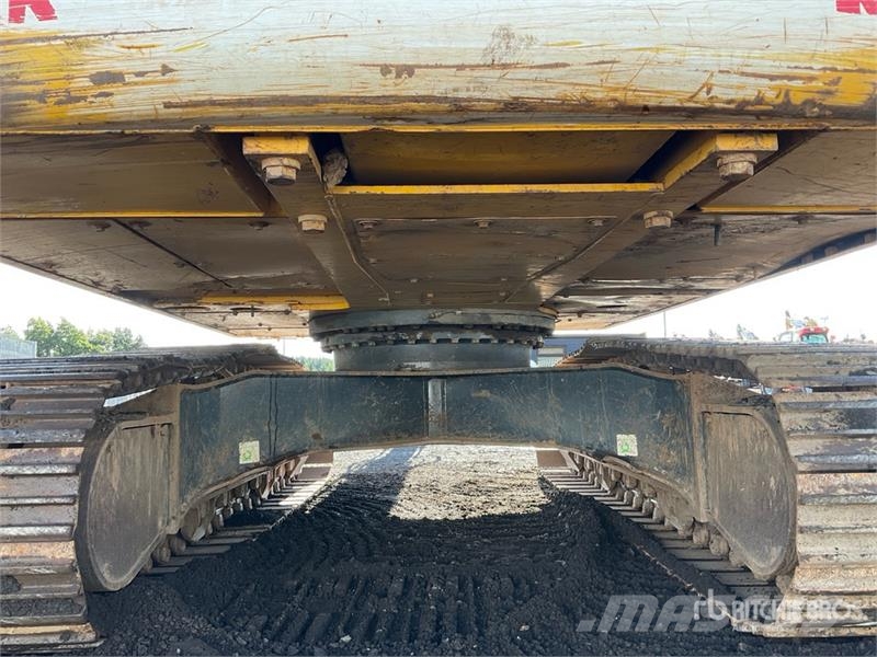 Komatsu PC210LC-11E0 Tracked Excavator Crawler excavators