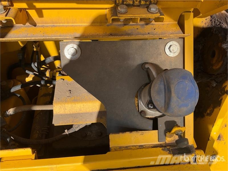 Komatsu PC210LC-11E0 Tracked Excavator Crawler excavators