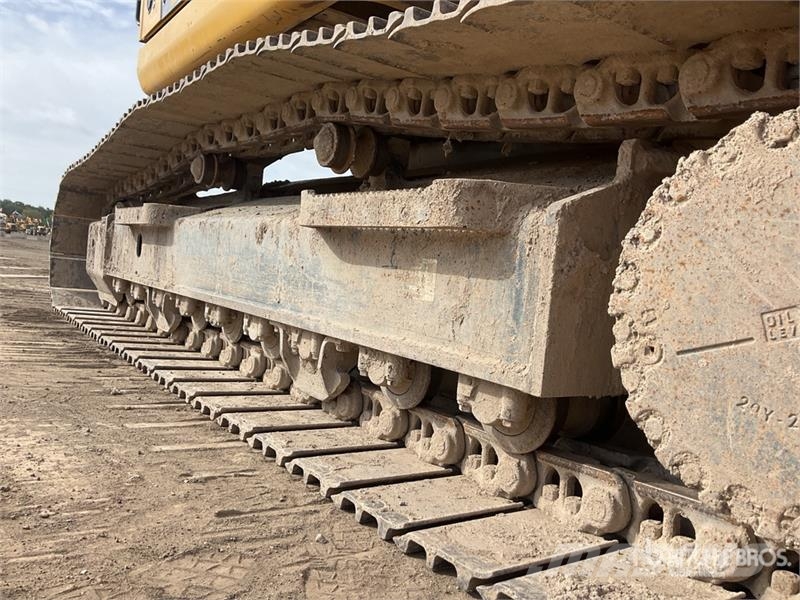 Komatsu PC210LC-11E0 Tracked Excavator Crawler excavators