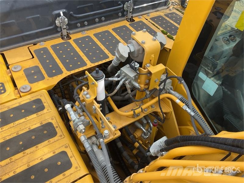 Komatsu PC210LC-11E0 Tracked Excavator Crawler excavators