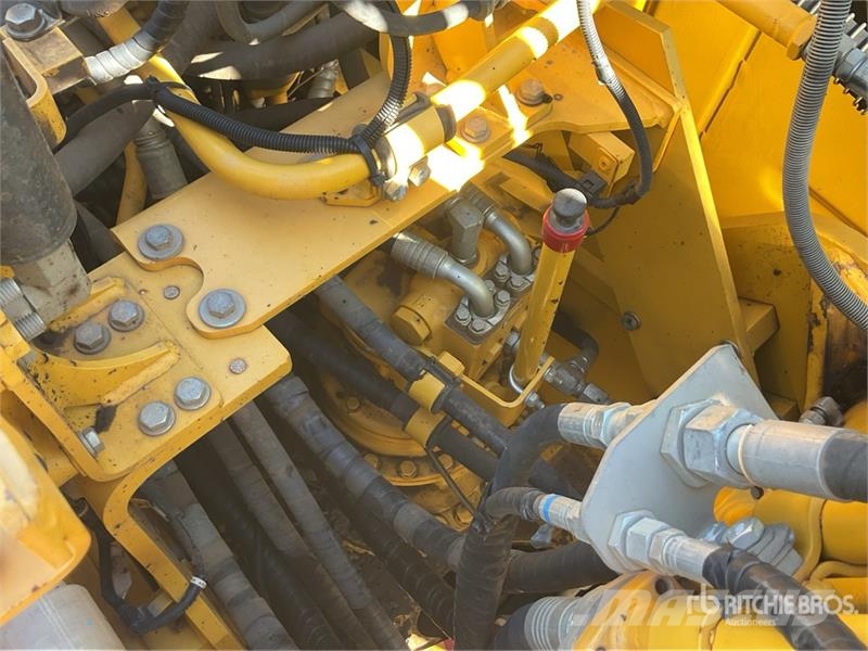 Komatsu PC210LC-11E0 Tracked Excavator Crawler excavators