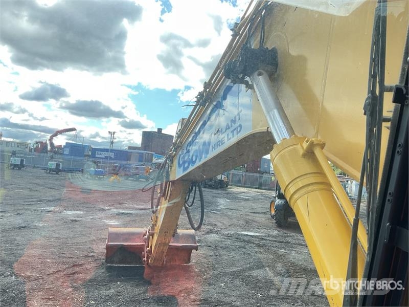 Komatsu PC210LC-11E0 Tracked Excavator Crawler excavators