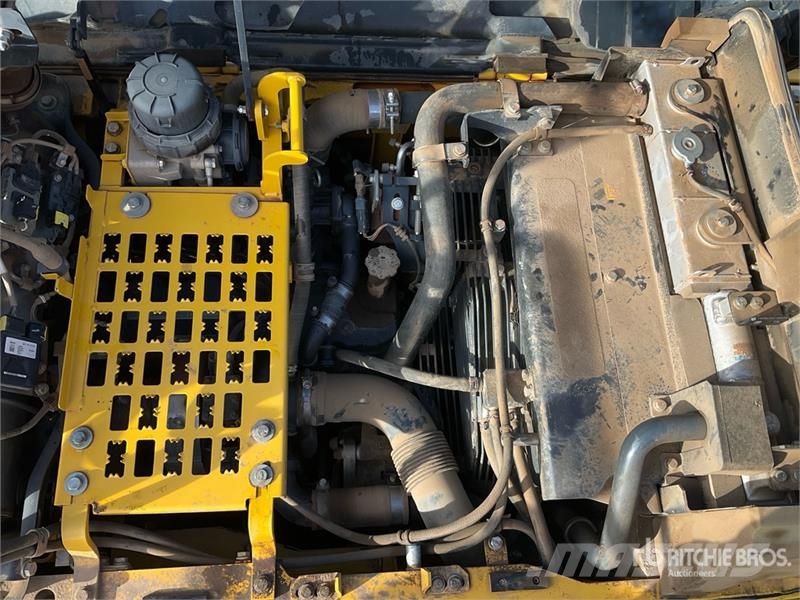 Komatsu PC210LC-11E0 Tracked Excavator Crawler excavators