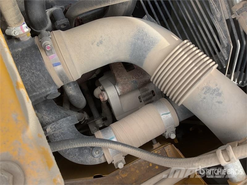 Komatsu PC210LC-11E0 Tracked Excavator Crawler excavators