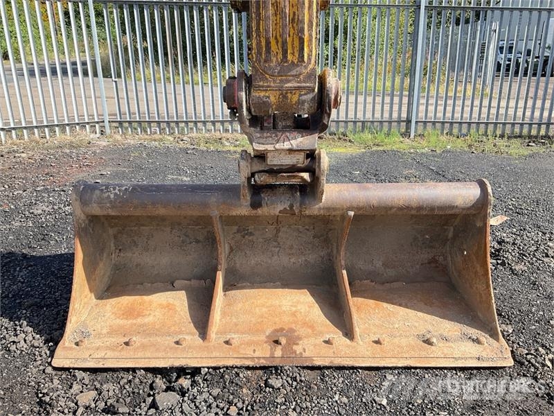 Komatsu PC210LC-11E0 Tracked Excavator Crawler excavators