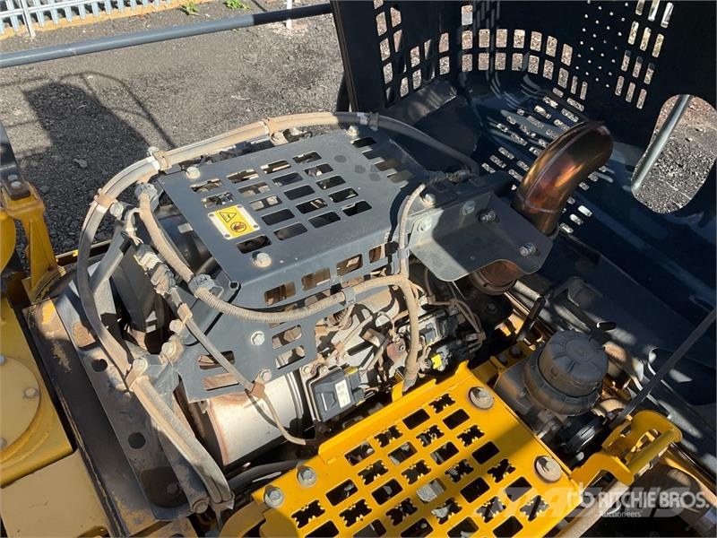 Komatsu PC210LC-11E0 Tracked Excavator Crawler excavators