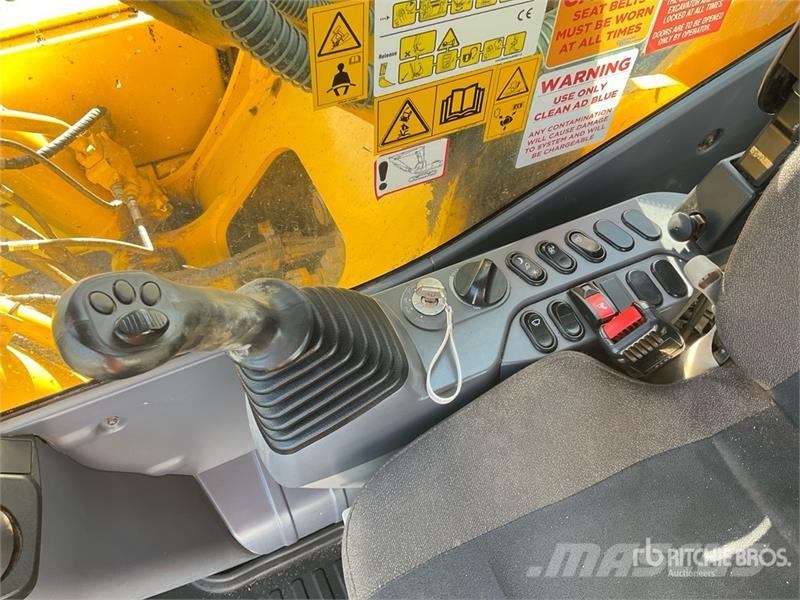 Komatsu PC210LC-11E0 Tracked Excavator Crawler excavators