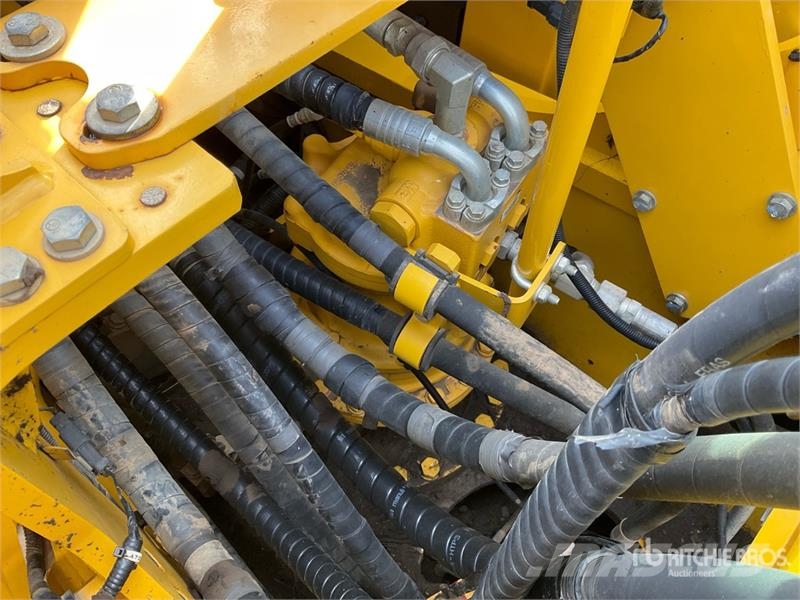 Komatsu PC210LC-11E0 Tracked Excavator Crawler excavators