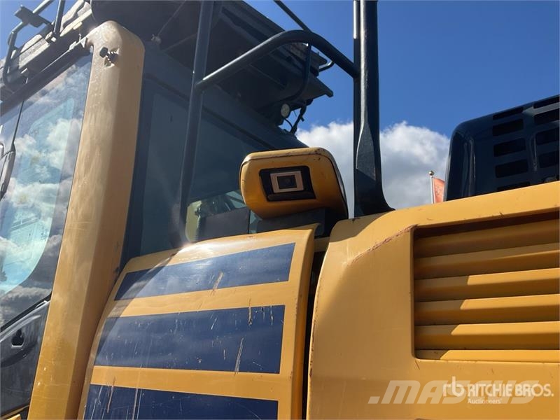 Komatsu PC210LC-11E0 Tracked Excavator Crawler excavators