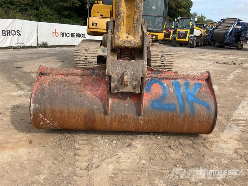 Komatsu PC210LC-11E0 Tracked Excavator Crawler excavators