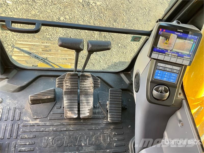 Komatsu PC210LC-11E0 Tracked Excavator Crawler excavators