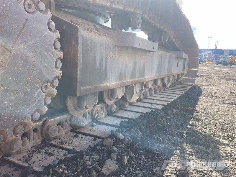 Komatsu PC210LC-11E0 Tracked Excavator Crawler excavators