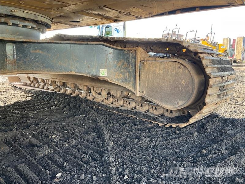 Komatsu PC210LC-11E0 Tracked Excavator Crawler excavators