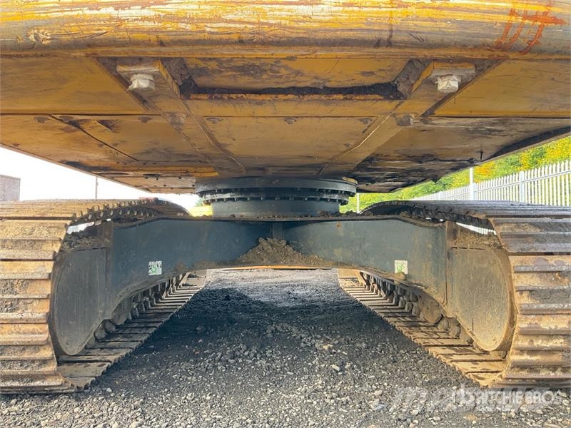 Komatsu PC210LC-11E0 Tracked Excavator Crawler excavators