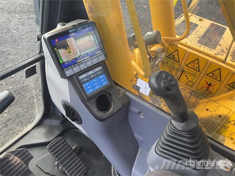 Komatsu PC210LC-11E0 Tracked Excavator Crawler excavators