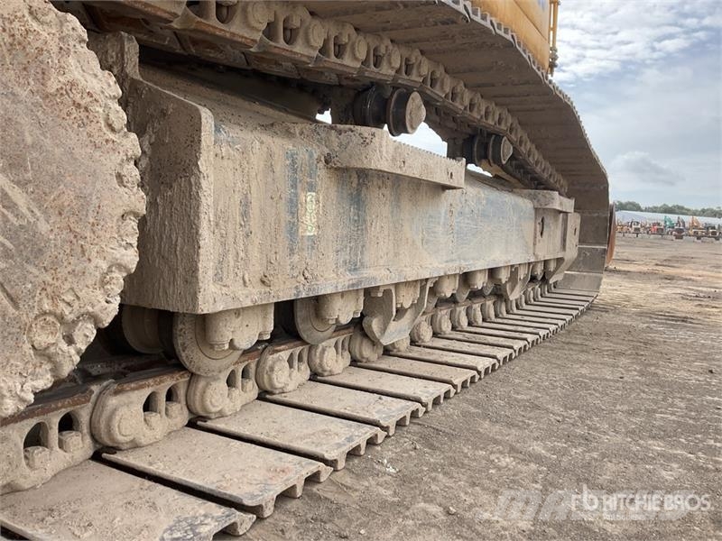 Komatsu PC210LC-11E0 Tracked Excavator Crawler excavators