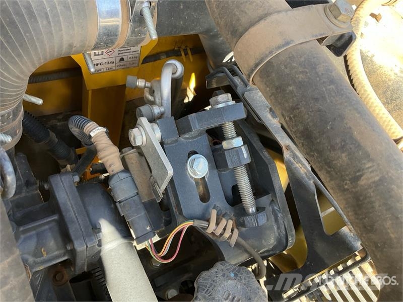 Komatsu PC210LC-11E0 Tracked Excavator Crawler excavators