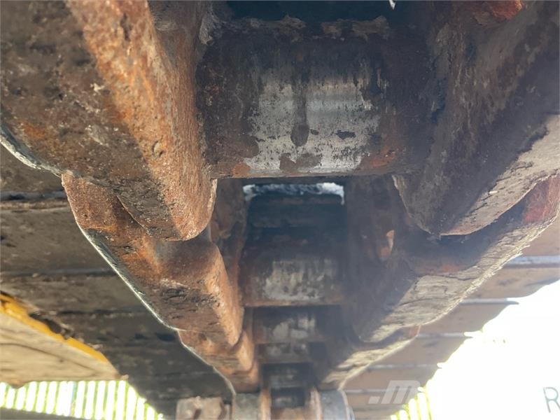 Komatsu PC210LC-11E0 Tracked Excavator Crawler excavators