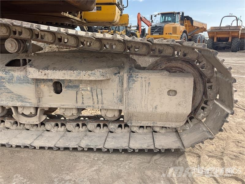 Komatsu PC210LC-11E0 Tracked Excavator Crawler excavators