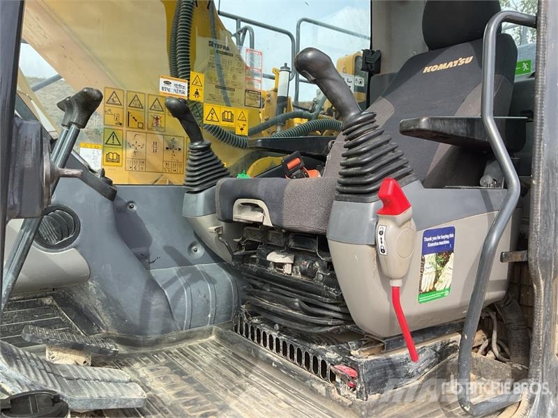 Komatsu PC210LC-11E0 Tracked Excavator Crawler excavators