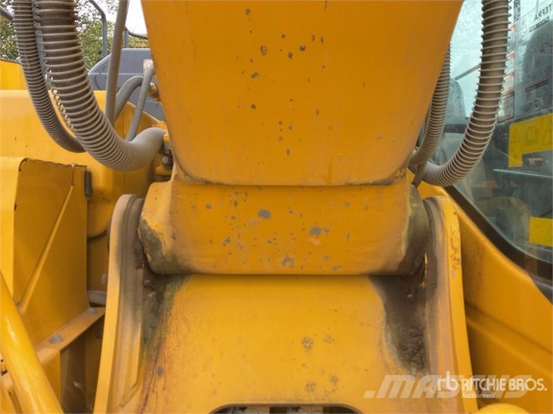 Komatsu PC210LC-11E0 Tracked Excavator Crawler excavators