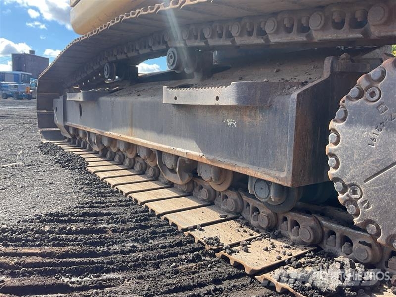 Komatsu PC210LC-11E0 Tracked Excavator Crawler excavators