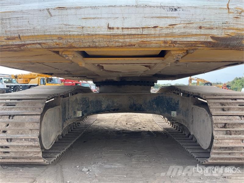 Komatsu PC210LC-11E0 Tracked Excavator Crawler excavators