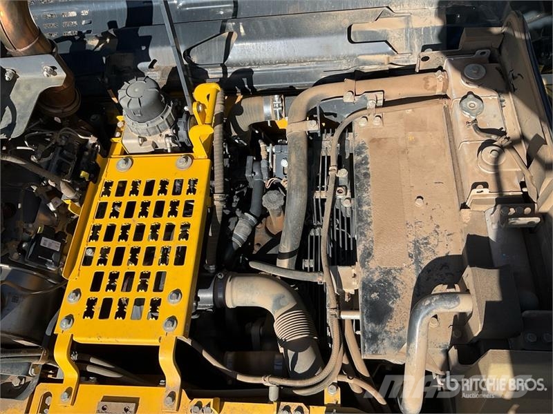 Komatsu PC210LC-11E0 Tracked Excavator Crawler excavators