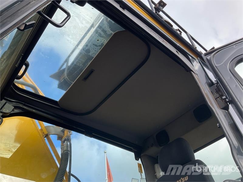 Komatsu PC210LC-11E0 Tracked Excavator Crawler excavators