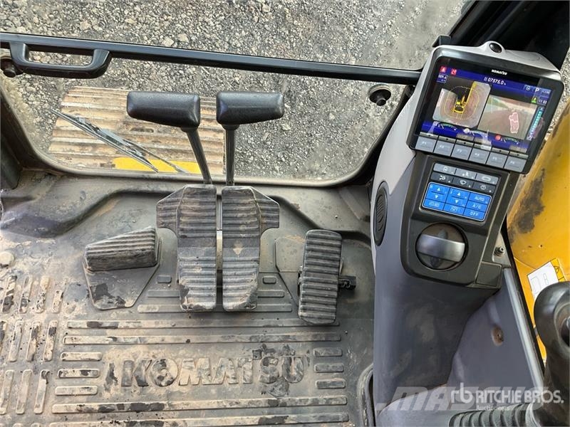 Komatsu PC210LC-11E0 Tracked Excavator Crawler excavators