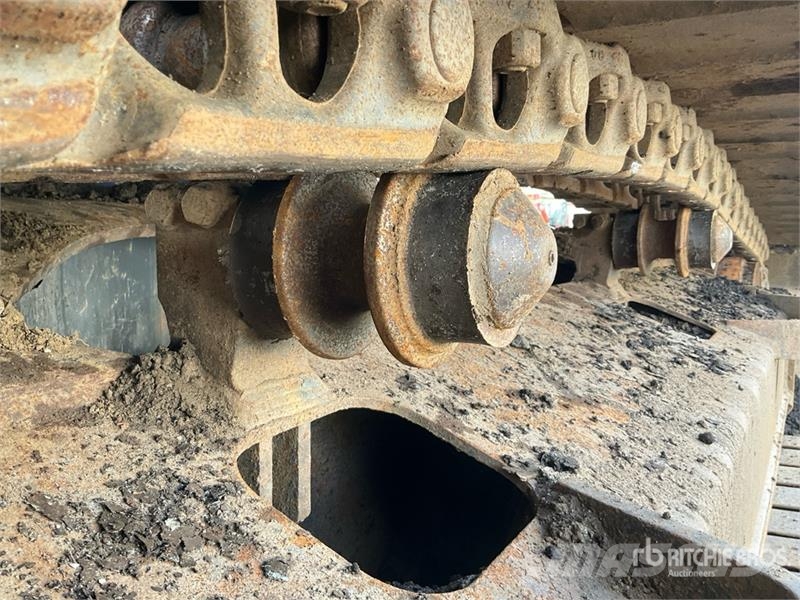 Komatsu PC210LC-11E0 Tracked Excavator Crawler excavators